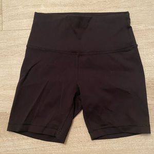 Lululemon Wunder Under Black Short 6” Size 6